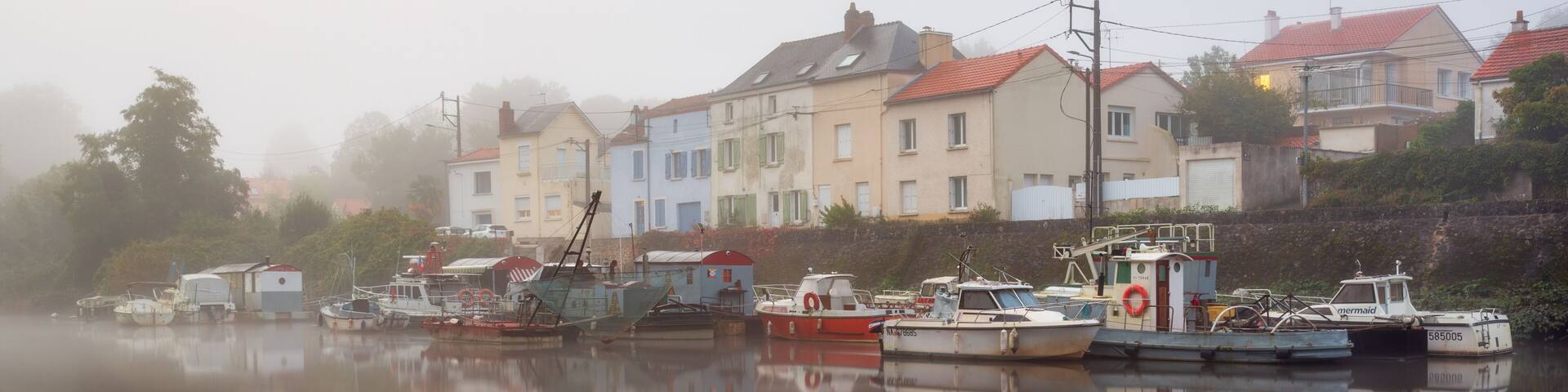 Brouillard sur le Port de la Morinière à Rezé par un matin d'octobre - Fog on the Moriniere harbour in Reze on an October morning
