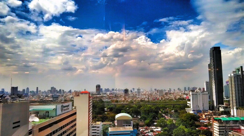 Feeling blue while waiting Doctor.
Hope me get well soon.
#lifeatexpedia