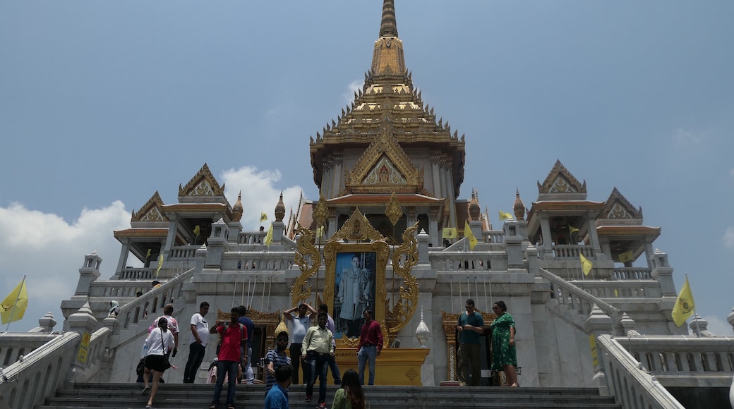 For your viewing pleasure the beautiful and ornate Golden Buddha Temple.