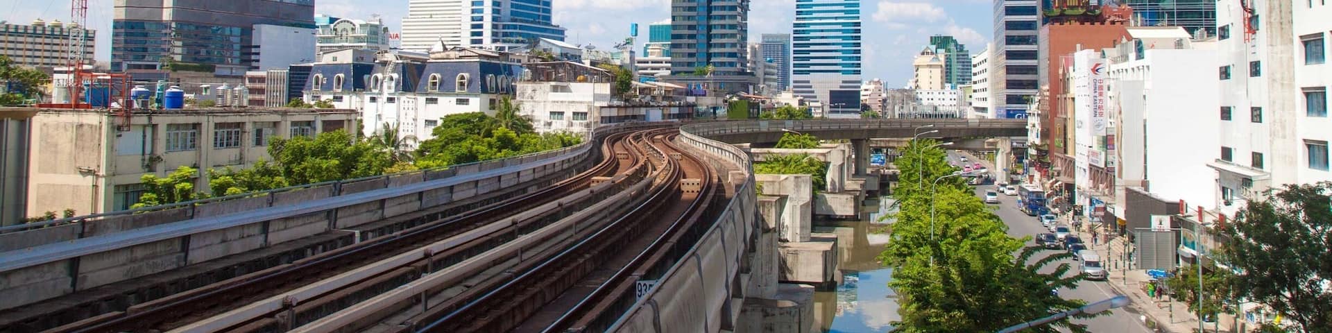 I’ve swapped living in Phuket for this. I’ve traded beaches for the #BTS, coastlines for convenience, sunsets for #skyscrapers. Here’s hoping the decision pays off...
#LifeAtExpedia