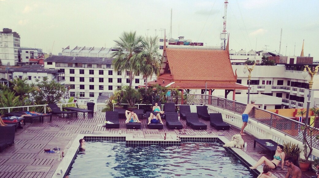 Dont take a room on the street side! 🔊