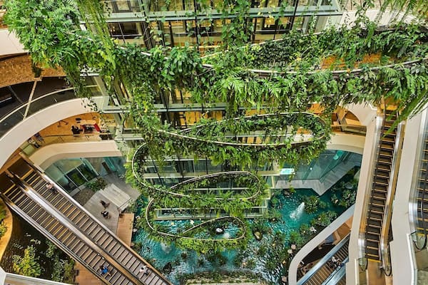 Great luxury shopping mall with lots of nice restaurants, and butiful architecture!
#shoping #architecture #garden #modern