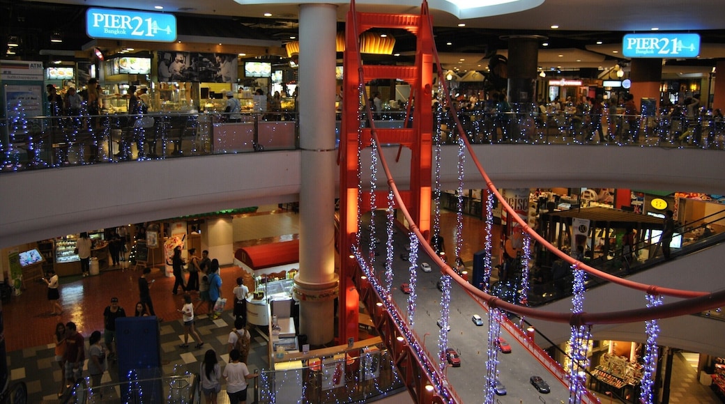 Barrels of fun. Great themes and decorations and an excellent food court. Yummmmmmm