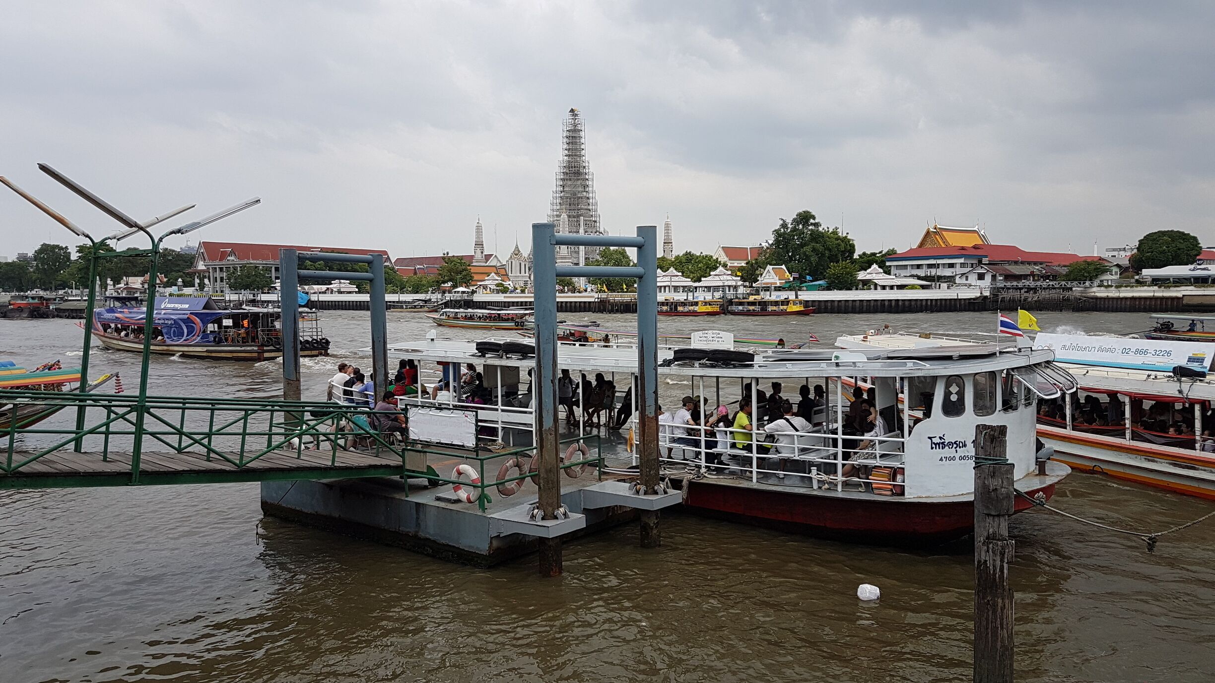 When in Bangkok, dont miss the chance exploring the city via river.

#rivercruise #siteseeing #travel #thailand #asia #weekendgetaway #placestovisit