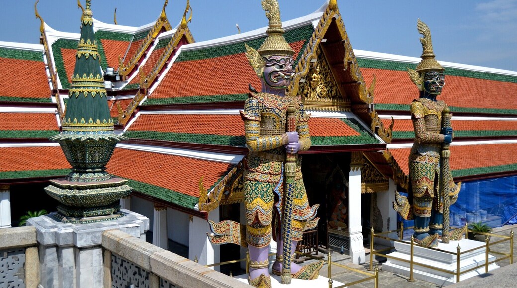 It's not easy to take a photo of the Grand Palace with no tourists in it