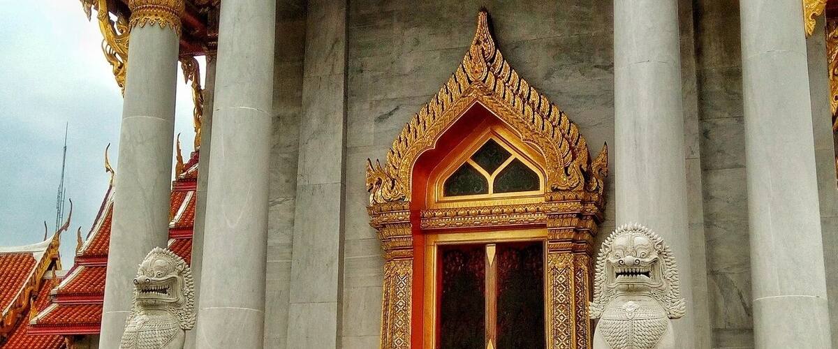 You know it's places like this that reminds one the #power we all have to #create realities which not only serve our purpose but can become #legacies whose impact can be witnessed and experienced by others years to come.
No matter the circumstances: think it, will it, create it, be it.
Start small, start now and stay #strong through out.
#SoulSmiles #CmjsProjects #Youniverse
#WatBenchamabophit #MarbleTemple
#FoundinThailand #Legacy
#HoldtheDoor