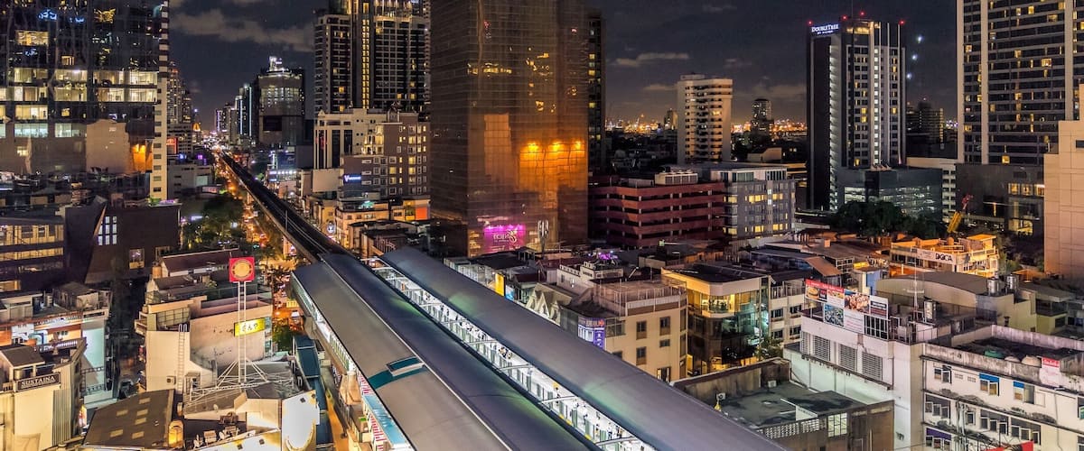 There is so many tall building in Bangkok, the hard part is try to sneak into some of them, especially with tripod, luckily in this location is right on the BTS train station and inside the shopping mall.