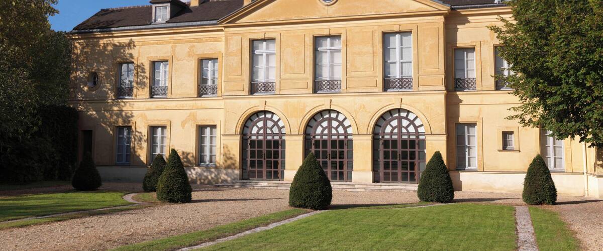 This building is indexed in the Base Mérimée, a database of architectural heritage maintained by the French Ministry of Culture, under the reference PA00079886 .