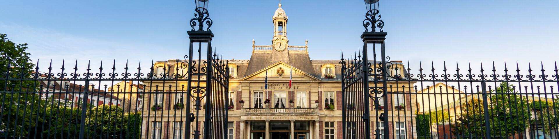Vue extérieure de l'hôtel de ville de Maisons-Alfort, France. Maisons-Alfort est une commune située dans le département du Val-de-Marne en région Île-de-France, au sud-est de Paris