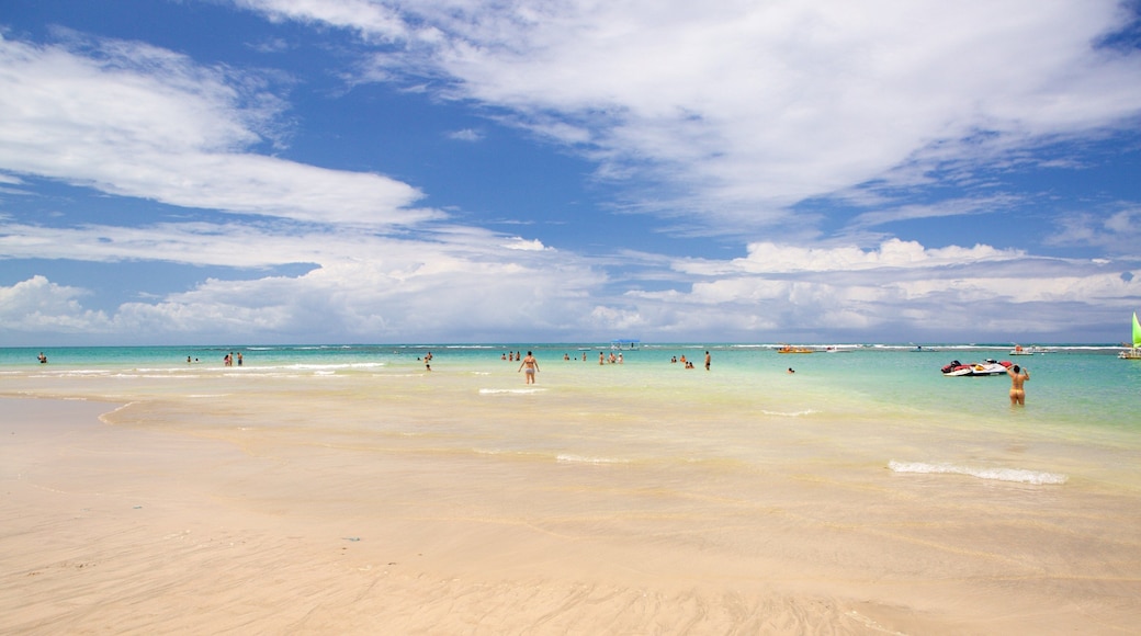 Porto de Galinhas presenterar surfing, bad och en strand