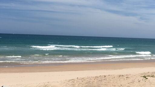 Praia linda e água quente!! Não precisa mais nada para ser feliz!! #praia #beach #portodegalnhas #Brasil