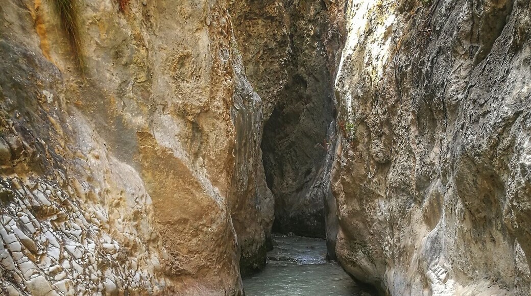 As the Rio Chillar walk takes you deeper into the mountainside it gets ever more rugged and beautiful