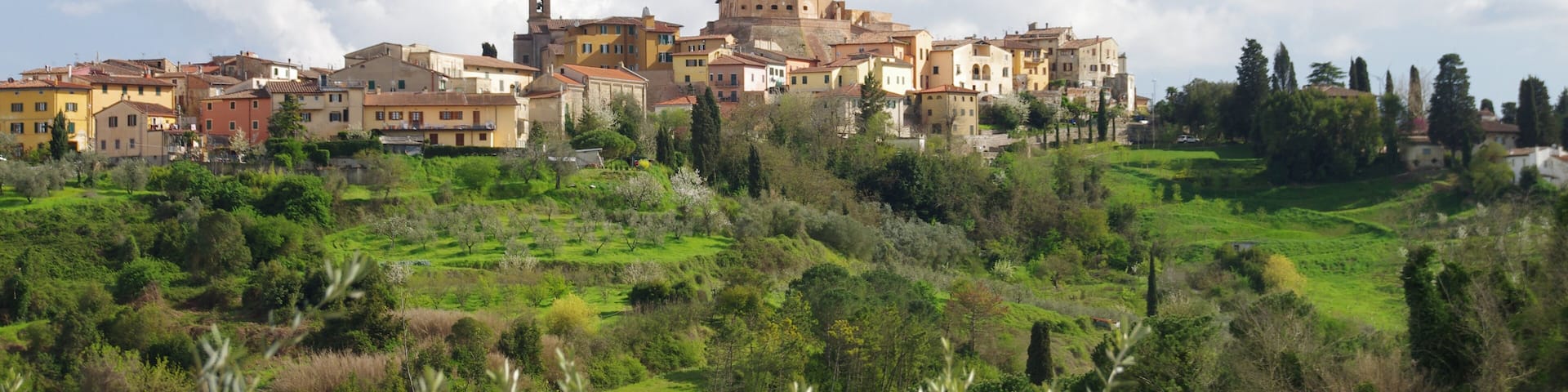 Panorama di Lari; Shutterstock ID 1068849461; Purchase Order: -