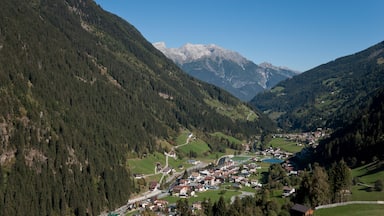 See welches beinhaltet Kleinstadt oder Dorf und Berge