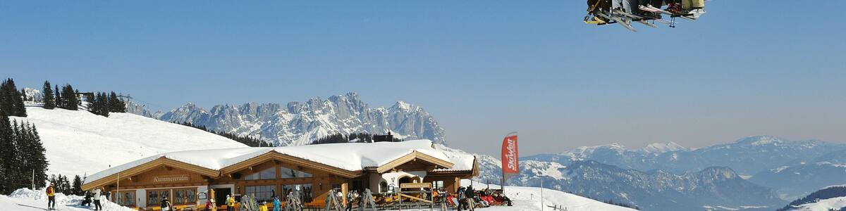 Scheffau am Wilden Kaiser showing snow and a gondola