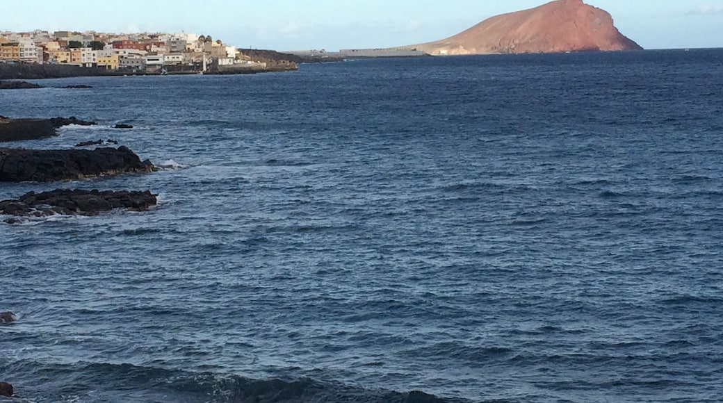 Showing that the name is correct - Montaña Roja. Very red when the sun shines...