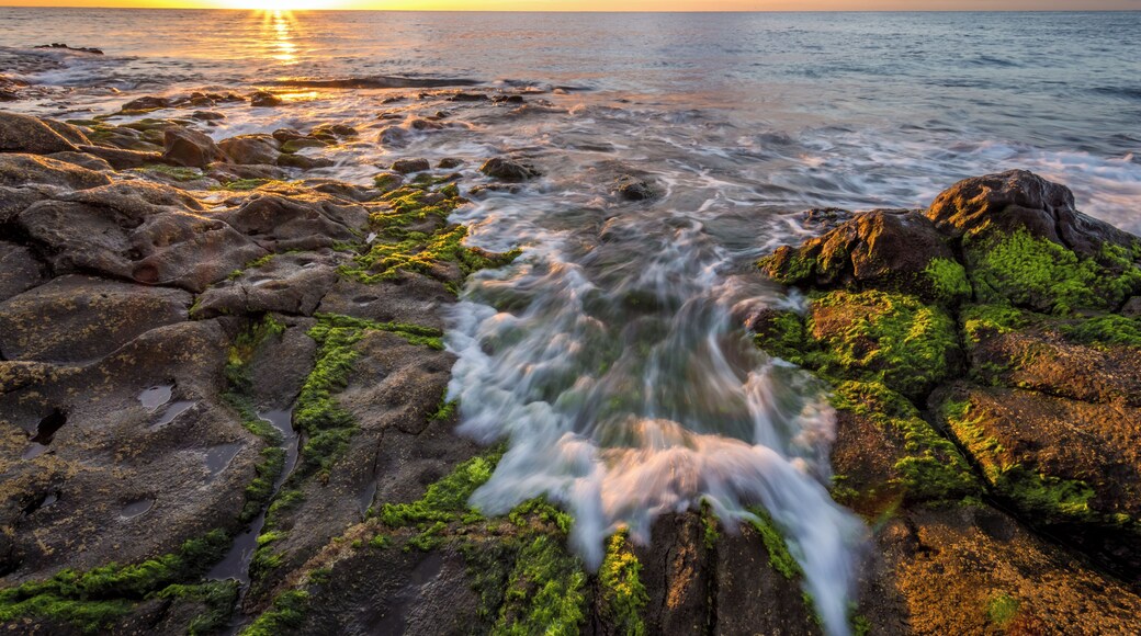 Sunrise location, low tide. Watch out for the incoming waves ☺️
#BeachTips #BvS