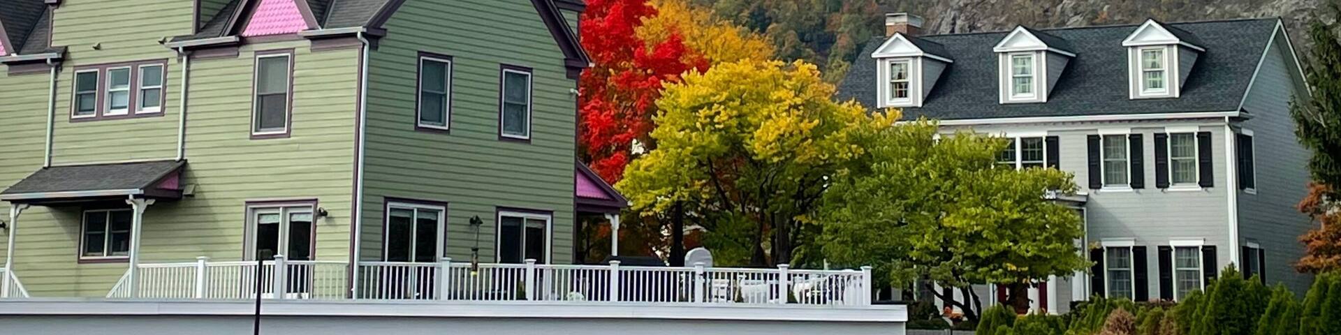 Autumn Homes by the Hillside (Hudson Valley, New York, USA)