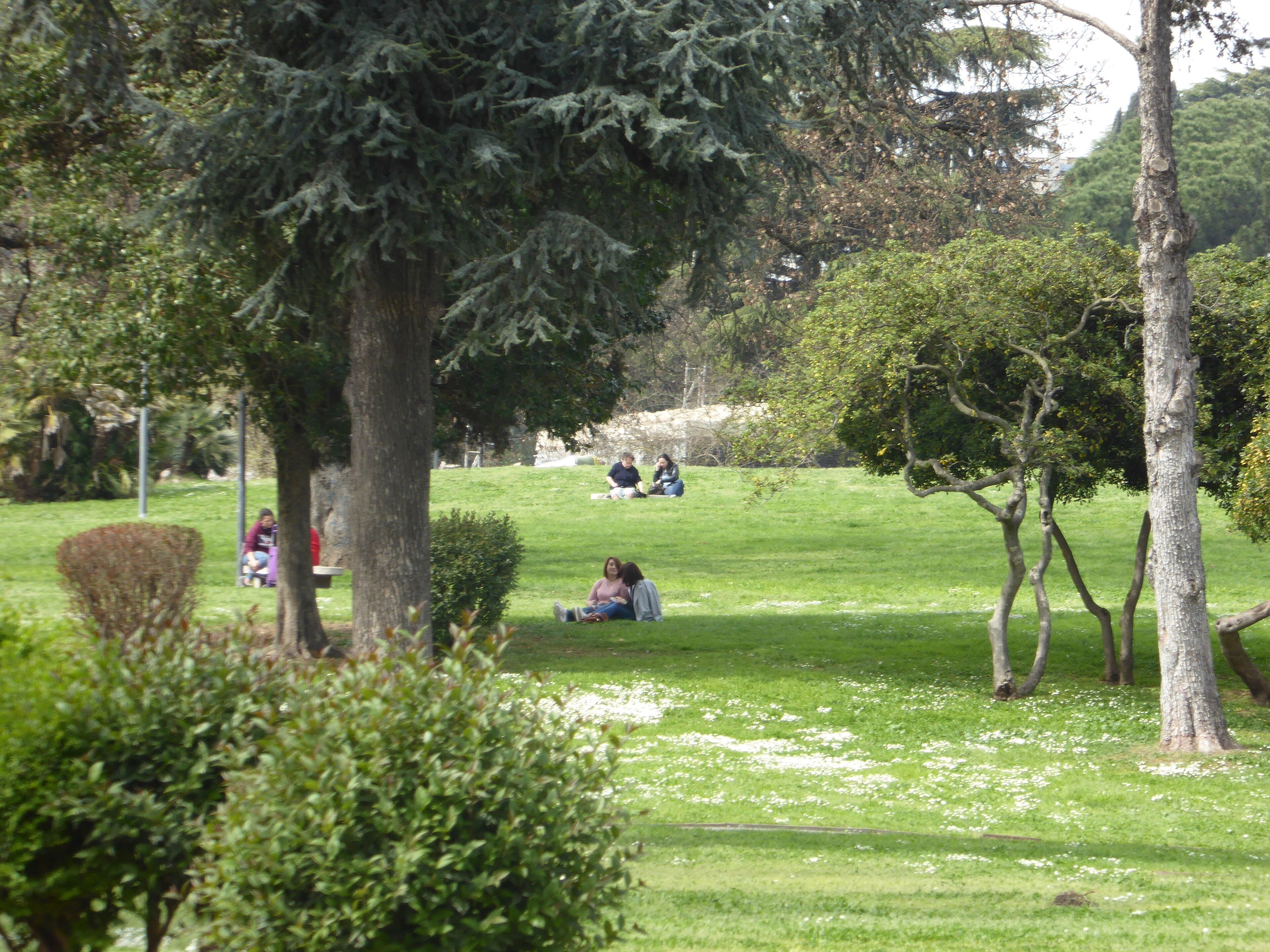 Views of the EUR park.