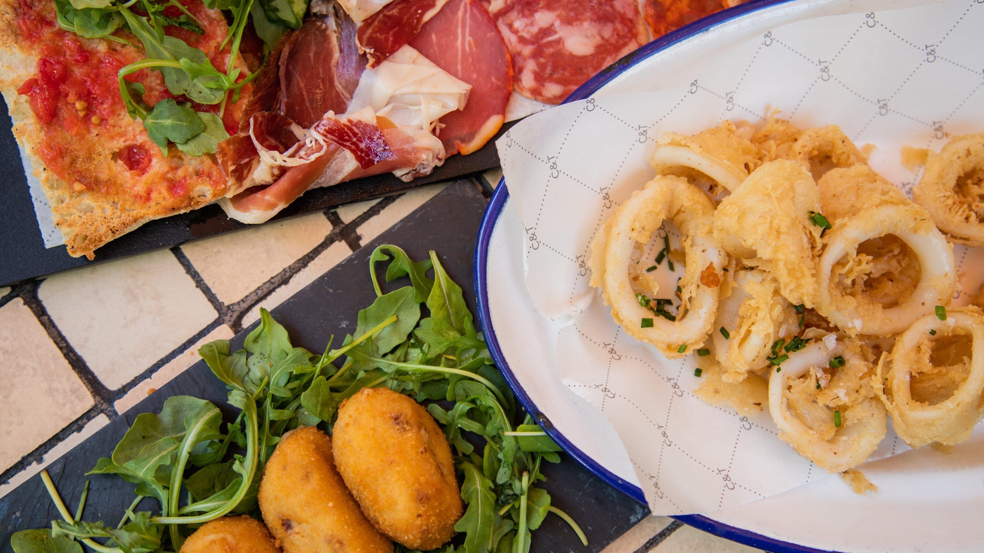 Eixample showing food