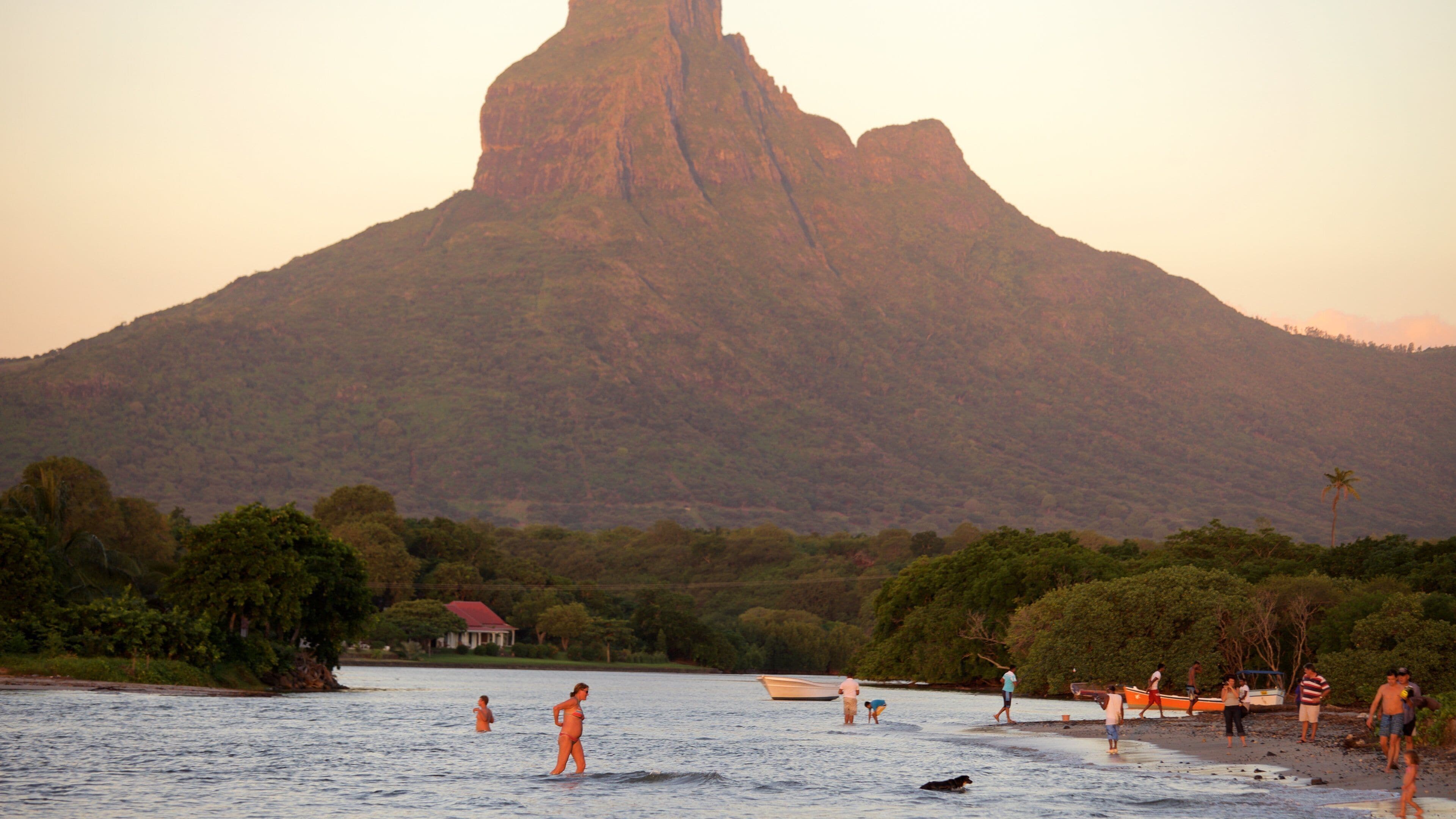 タマリン 表示 山々, スイミング と 夕焼け