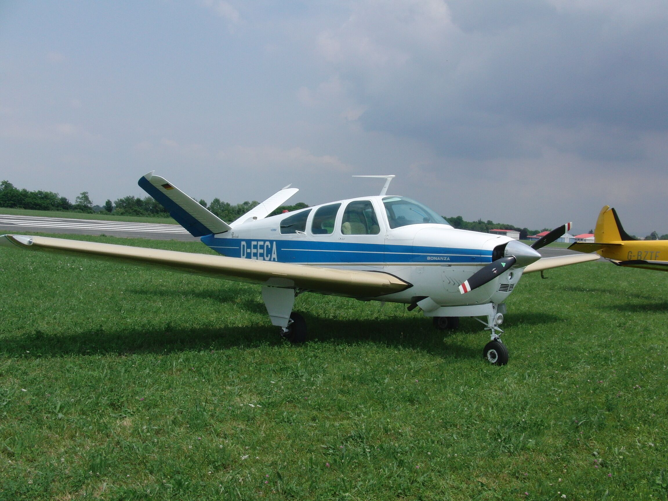 Beechcraft V35B Bonanza in mostra statica al Centenario Aeroporto TorinoAeritalia 2016 - Historical Aircraft Group - 2 luglio 2016