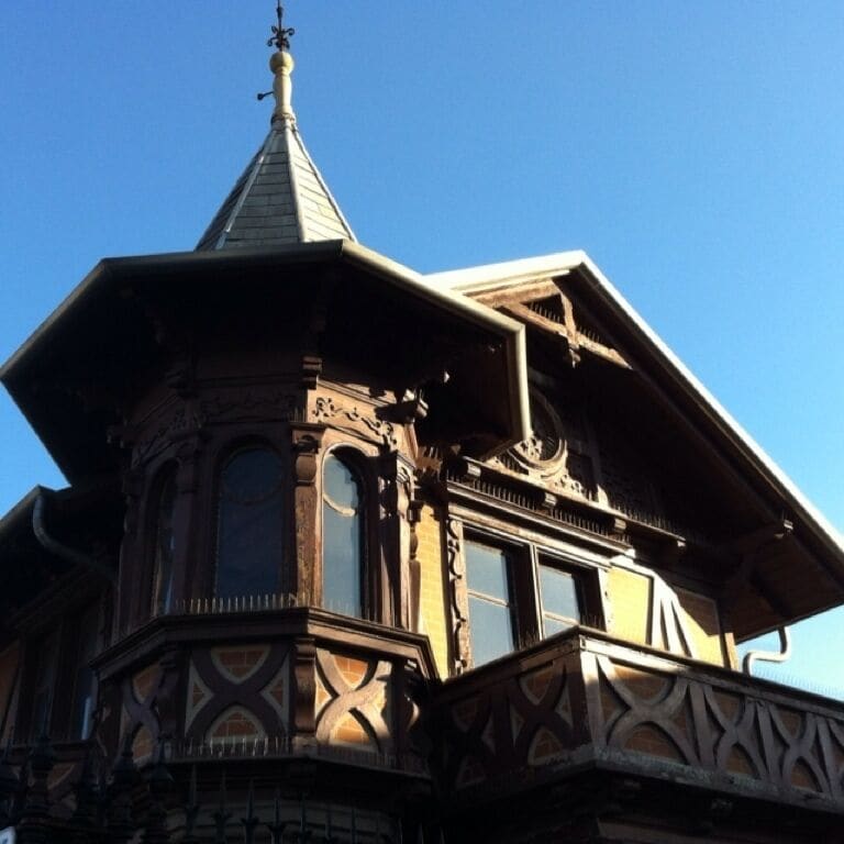 Villaggio Leumann, un posto da vedere per la sua storia. Ex villaggio di operai costruito direttamente dalla fabbrica tessile Leumann 