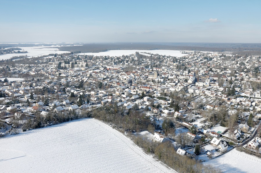 Photo aérienne de Saint-Arnoult (78730) , département des Yvelines, région Île-de-France. Commune du Parc naturel de la haute vallée de Chevreuse.