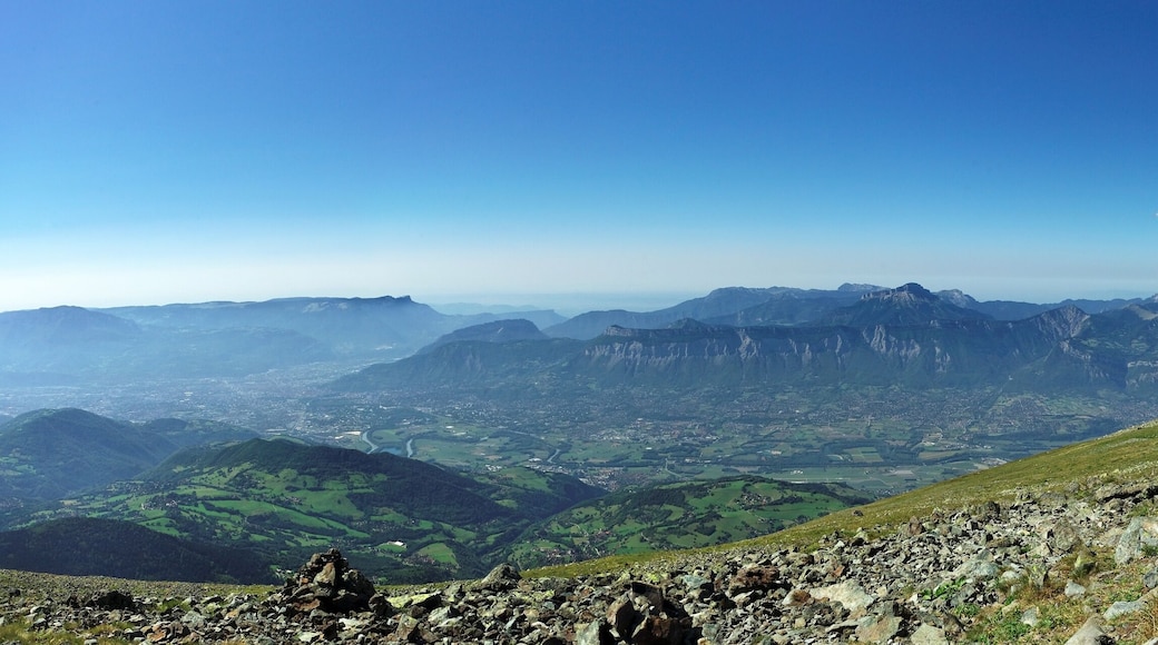 Panoramique sur le massif de la chartreuse, dauphiné, france