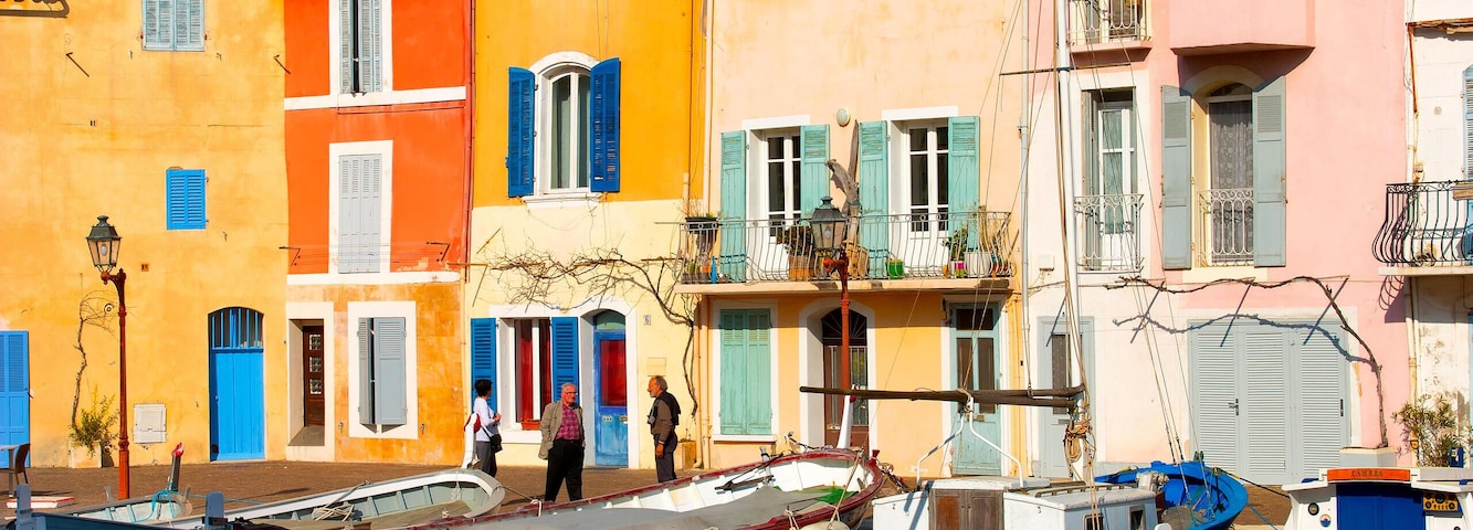 H28R2M The village of Martigues in Provence, France