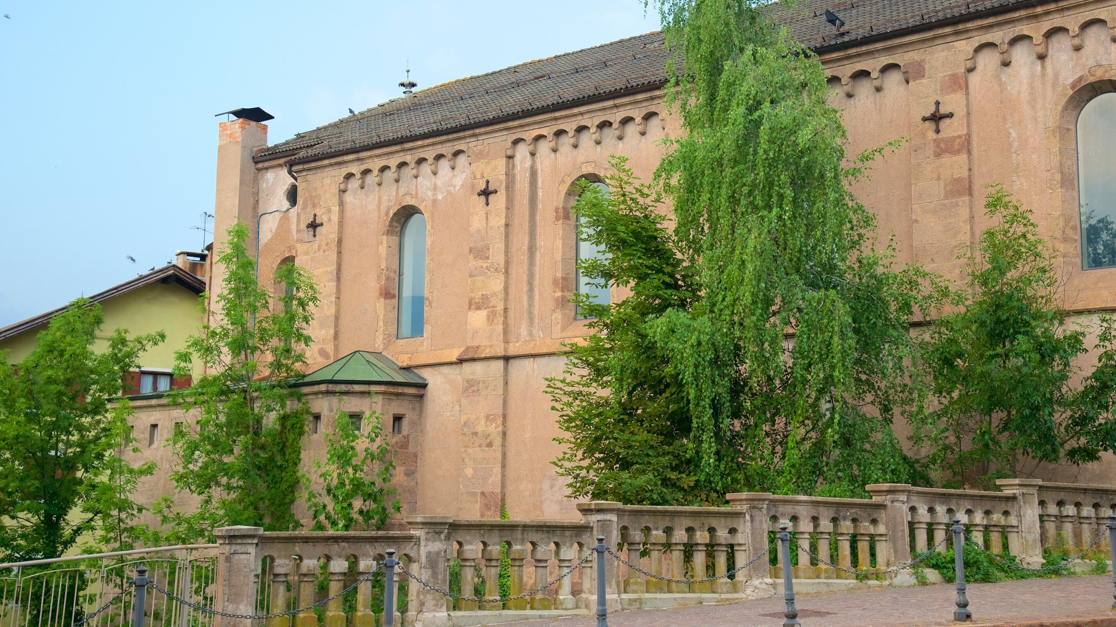 Cavalese showing heritage architecture