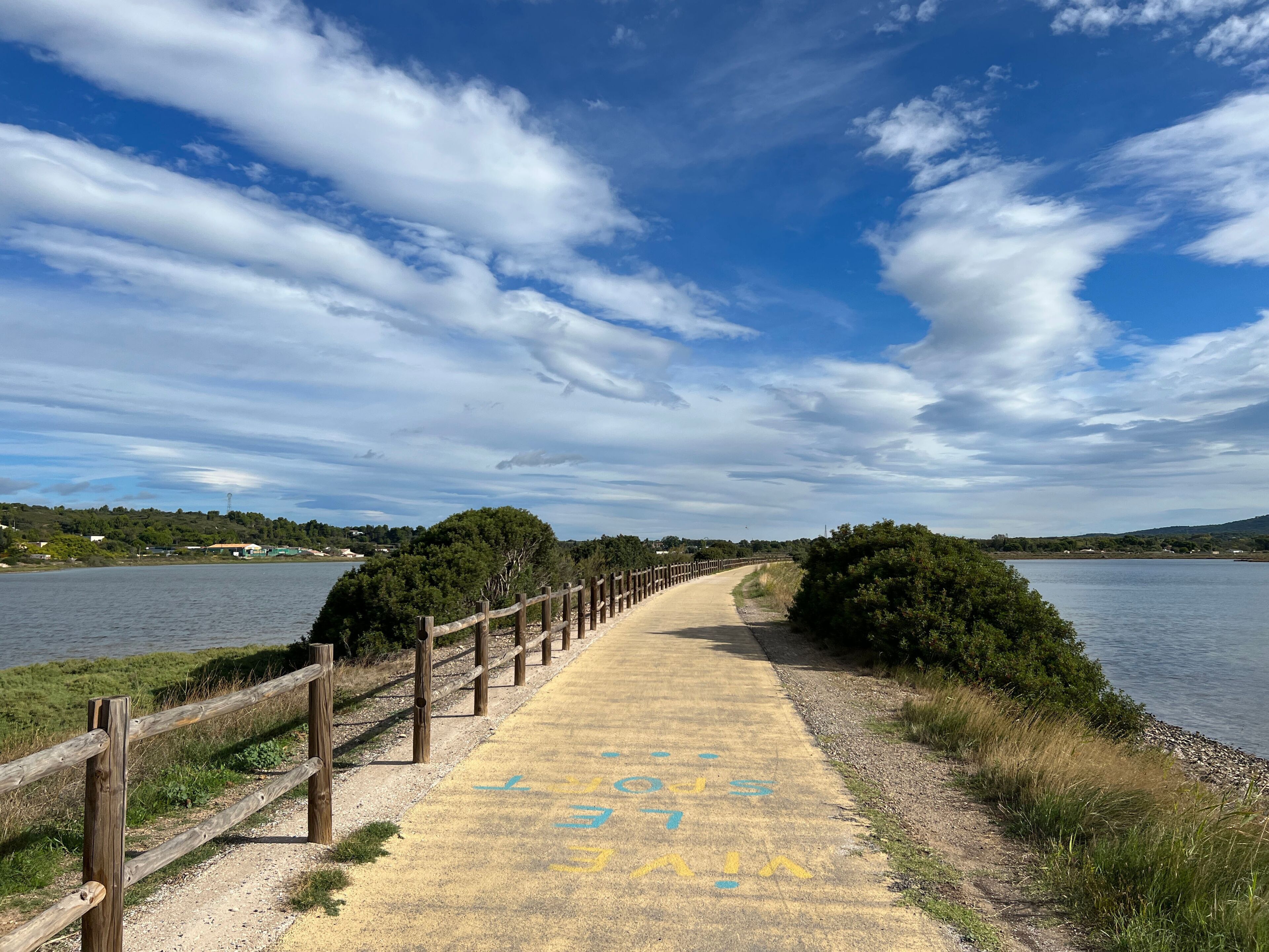 Bicycle path towards Balaruc-le-Vieux