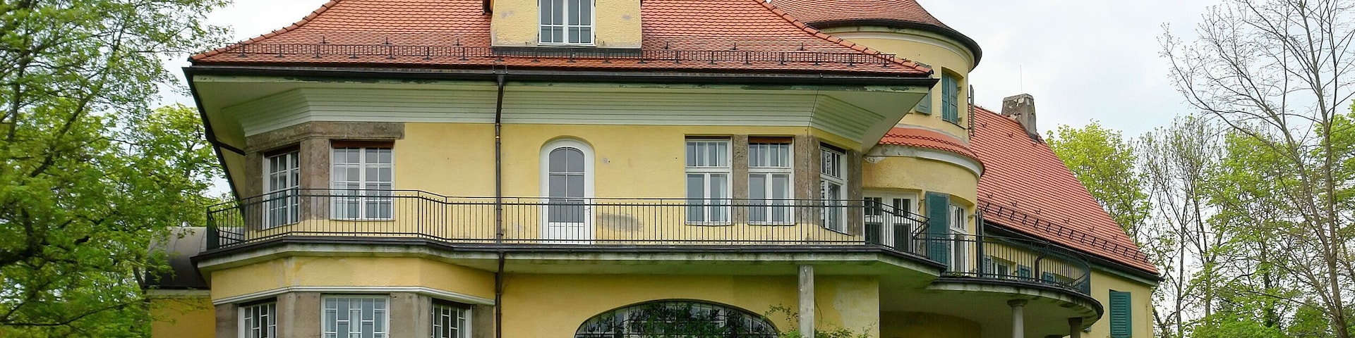 This is a photograph of an architectural monument. It is on the list of cultural monuments of Bayern, no. D-1-88-118-33