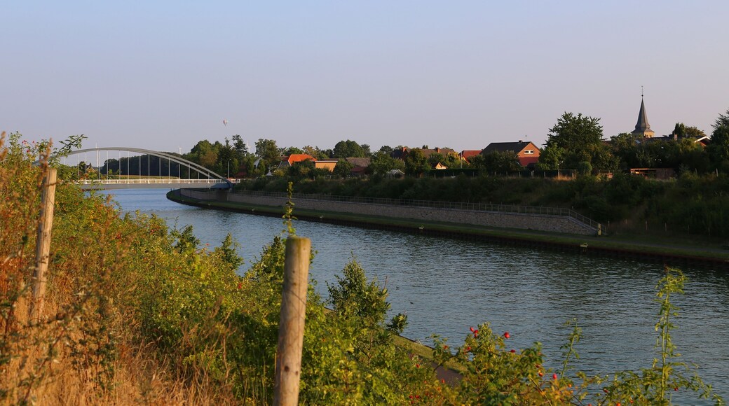 The Dortmund-Ems Canal in Hörstel-Riesenbeck, Kreis Steinfurt, North Rhine-Westphalia, Germany.