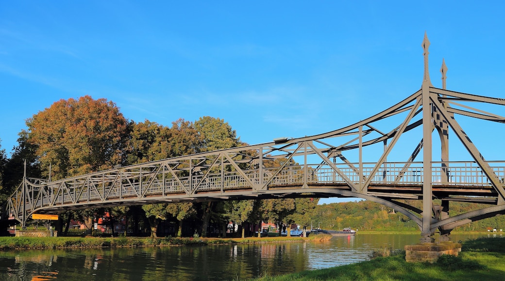 Footbridge Bergeshรถveder Steg at the Nasses Dreieck (Wet Triangle) in Hรถrstel-Bergeshรถvede, Kreis Steinfurt, North Rhine-Westphalia, Germany.