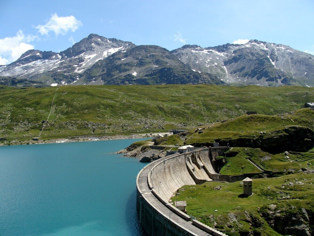 Staumauer des Lago Monte Spluga