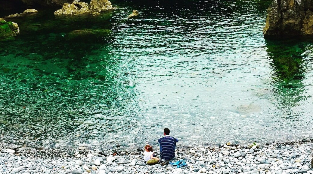 I was walking by this beautiful cove in Castro Urdiales and saw this sweet father/daughter moment.
#AquaTrove