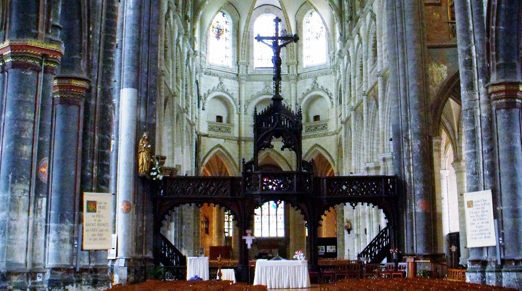 The collegiate church of St. Pierre. L'eglise de St. Pierre.