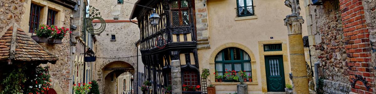 Rue médiéval de Bourbon-Lancy, Bourgogne, France, Saône-et-Loire, Bourgogne-Franche-Comté