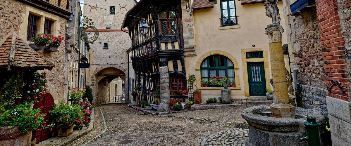 Rue médiéval de Bourbon-Lancy, Bourgogne, France, Saône-et-Loire, Bourgogne-Franche-Comté