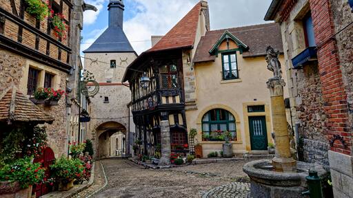 Rue médiéval de Bourbon-Lancy, Bourgogne, France, Saône-et-Loire, Bourgogne-Franche-Comté