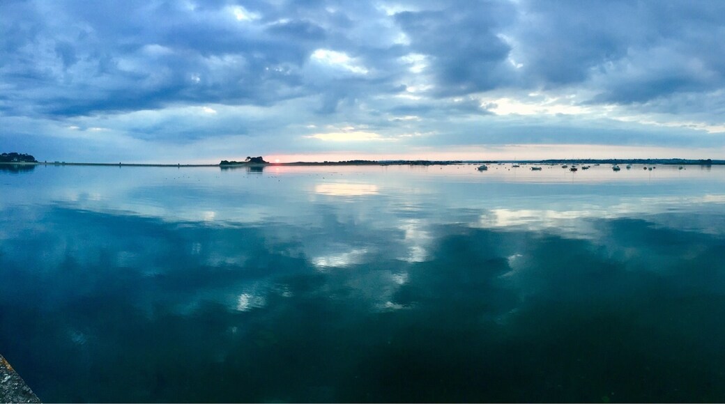 Handy stop over for the Roscoff ferry. The northern coast of Brittany is dotted with pretty sandy bays and islands.