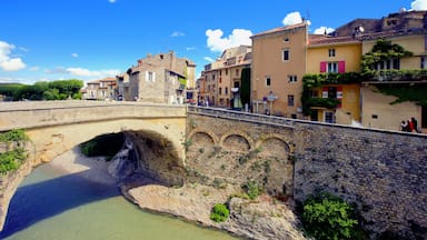 Roman bridge at Vaison--la-Romaine, Provence, France; Shutterstock ID 616306283; purchase_order: SP-1332 HA Batch 2 August 2018; Order: ; client: HomeAway; other: To be paid with HA budget