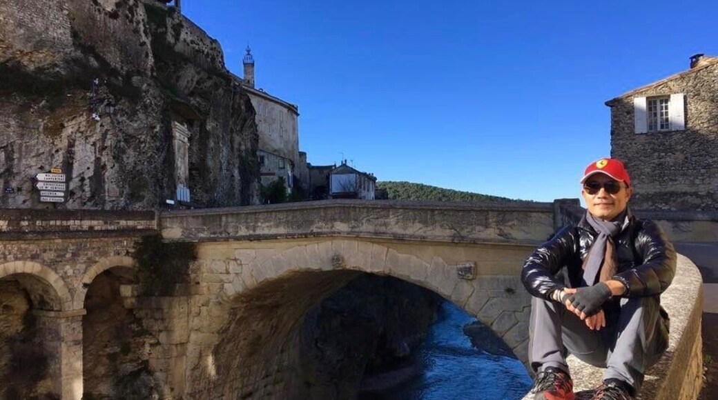The bridge was built by the Romans in the 1st century AD, with a single arch spanning 17.20 m.