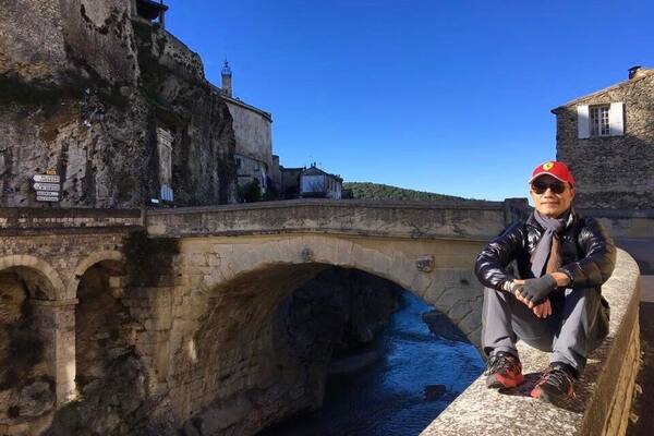 The bridge was built by the Romans in the 1st century AD, with a single arch spanning 17.20 m.