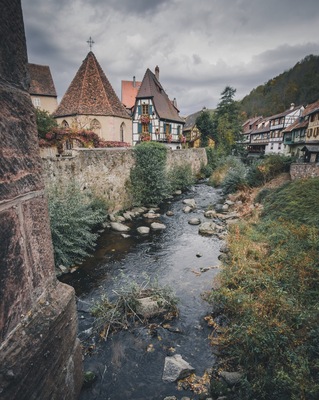 I think @disney found some inspiration in this lovely french town. Beautiful traditional houses in a cosy colorful setting.
#france #troveon #kaysersberg #town
Make sure you follow me on:
https://www.facebook.com/ShotByCanipel/
https://www.instagram.com/canipel/