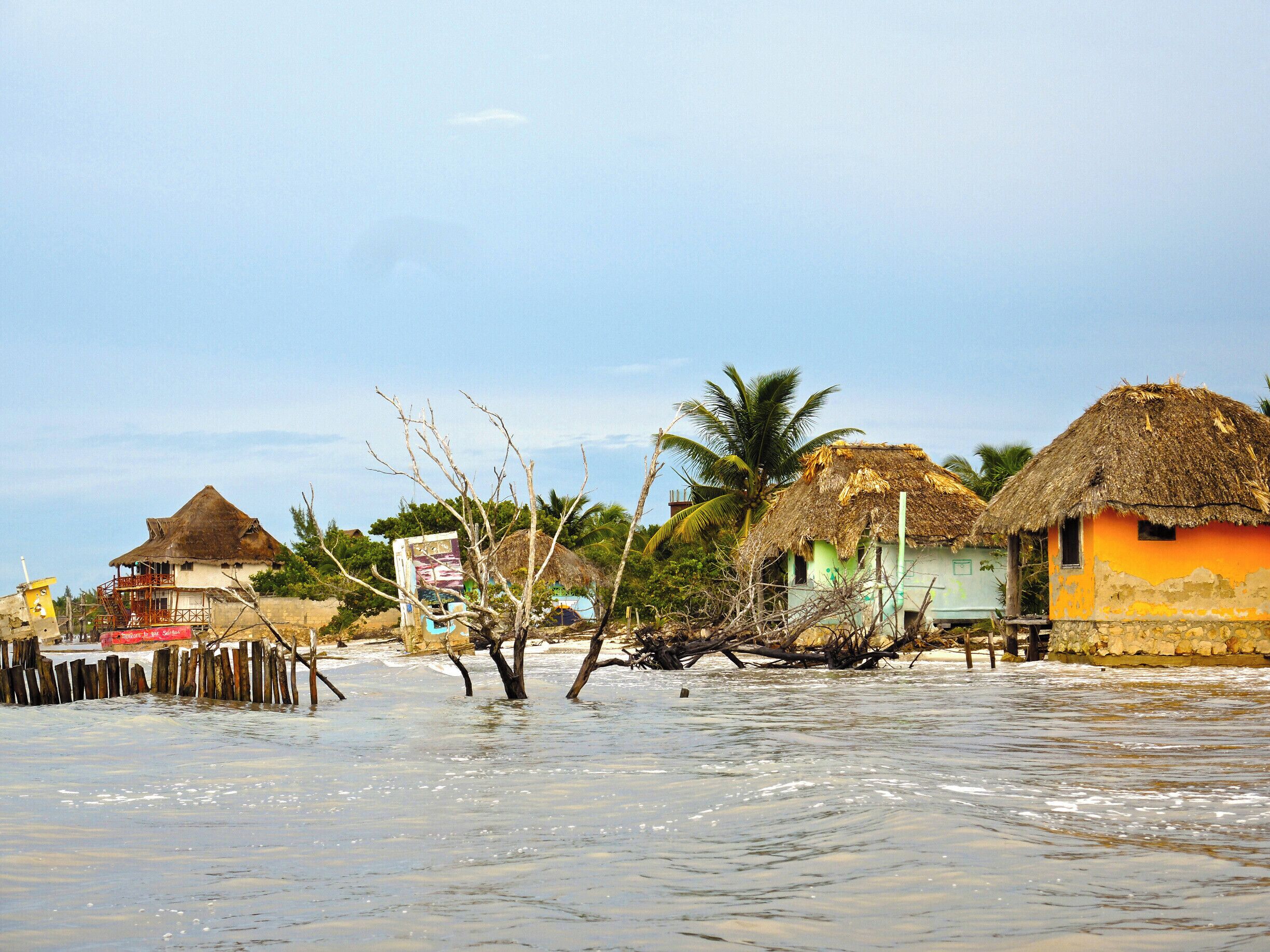 Beautiful isolated island not too overdeveloped and lovely beaches
#Beachbound
