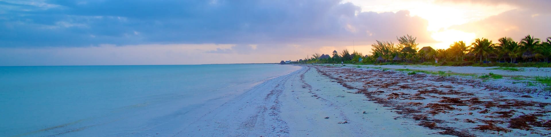 Holbox ofreciendo vista panorámica, un atardecer y una playa