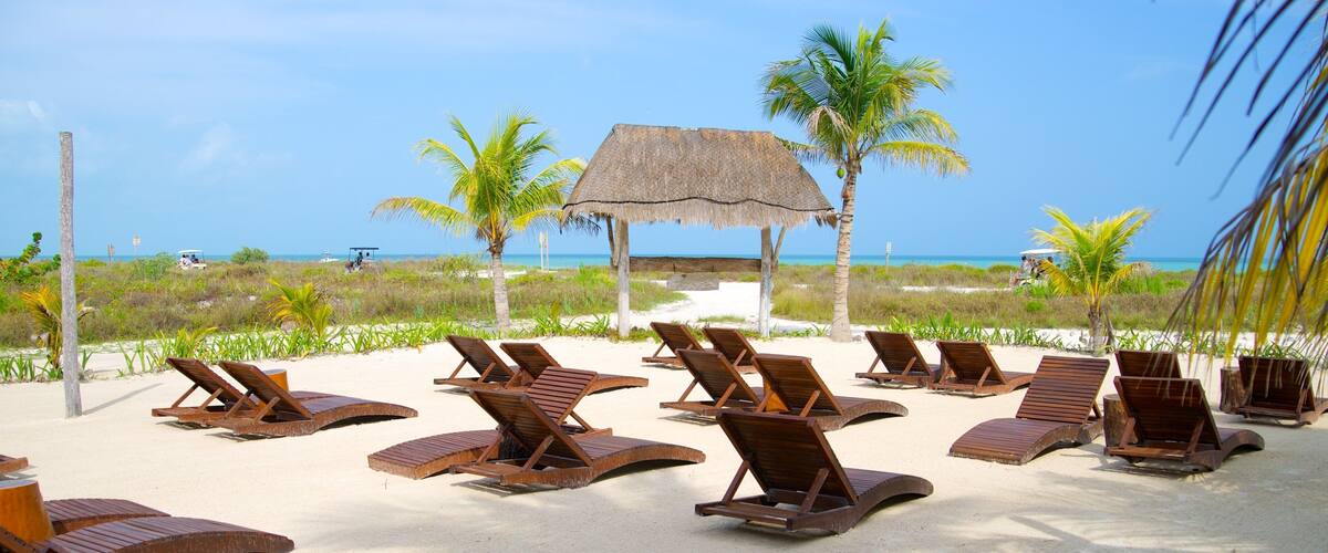 Isla Holbox có tính năng quang cảnh miền nhiệt đới, cảnh bờ biển và khách sạn sang trọng hoặc resort