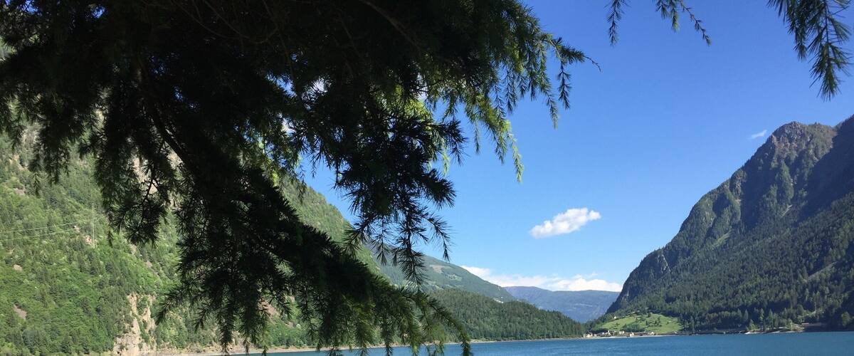 The quiet Lago di Poschiavo :)
-
May 2017 - iPhone 6
